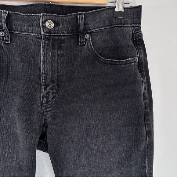 GAP Mid Rise Girlfriend Jeans with Washwell in washed black, 27 Short - Picture 2 of 12